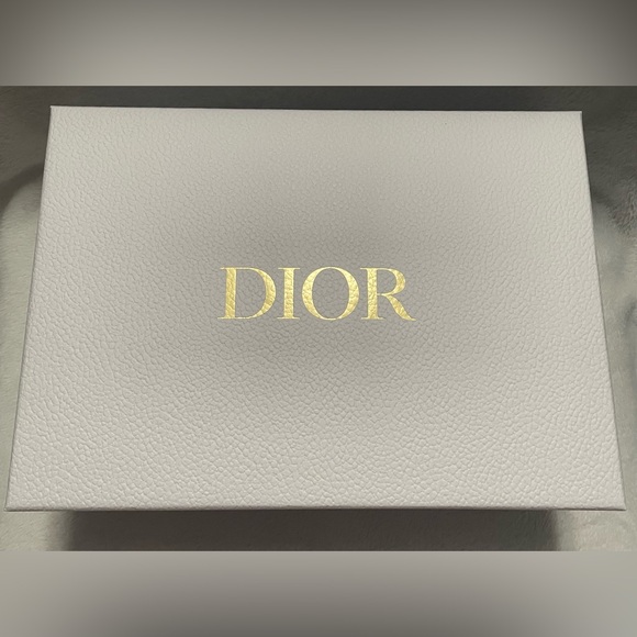 Dior Gift Box White with Tissue and Ribbon 12 x 9 x 4.5‎ - Picture 1 of 7